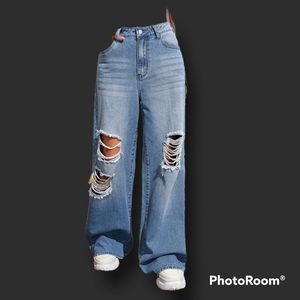 SIZE XS. Distressed High waisted Baggy Jeans